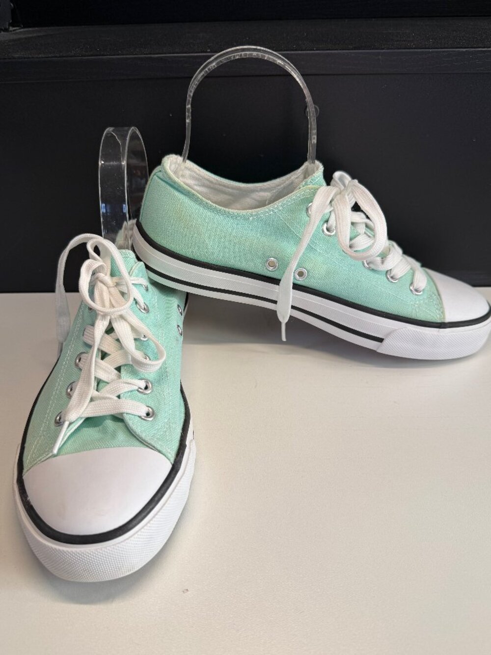 Light Green & White Low Top Canvas Shoes Size 8